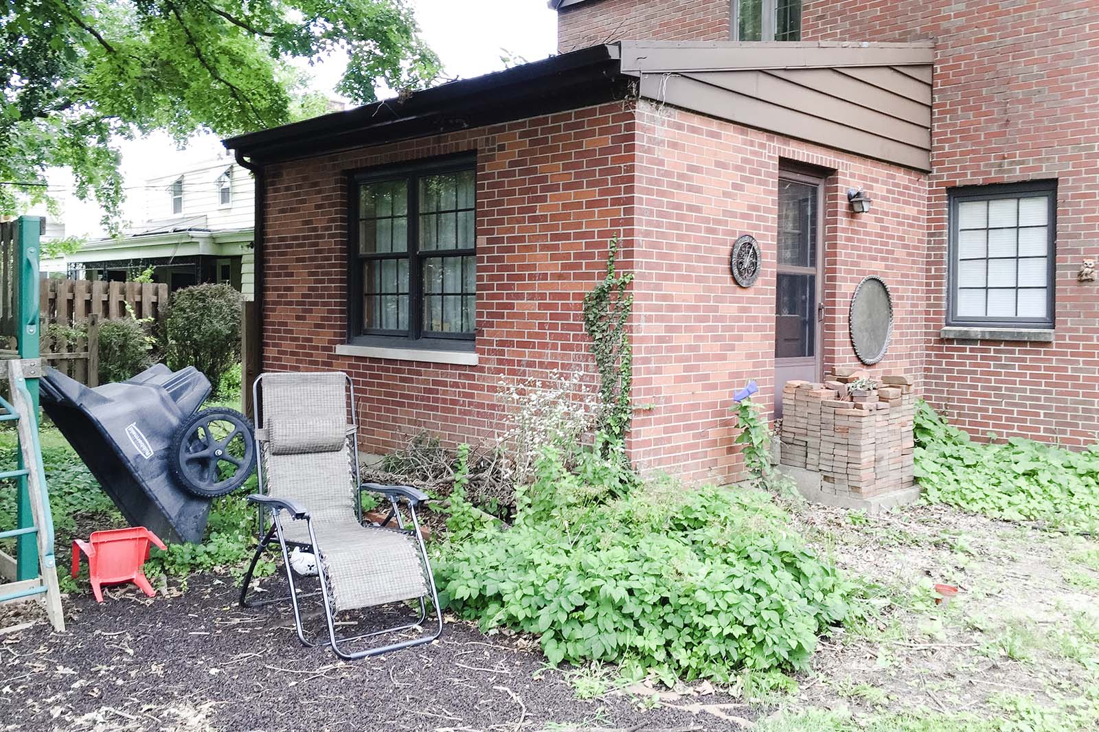 Redeeming Hampton - DIY Pea Gravel Patio For Under $200